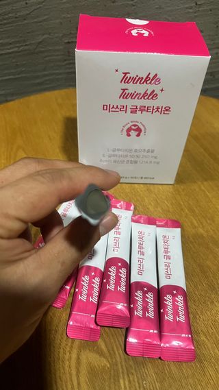 메디포스트 모비타 미쓰리 글루타치온 30포 — 5점을 준 리뷰어가 2023년 1월 올린 사용 사진