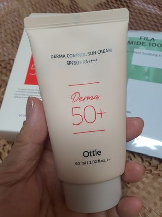 [오띠] SET_더마 컨트롤 선 크림( SPF50+ PA++++) & 100 마스크팩 x  4매 (수분/탄력/광채/장벽) — 5점을 준 리뷰어가 2022년 7월 올린 사용 사진
