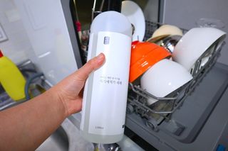 [생활공작소] 식기세척기용 액체세제  X 2개입 — 5점을 준 리뷰어가 2021년 2월 올린 사용 사진
