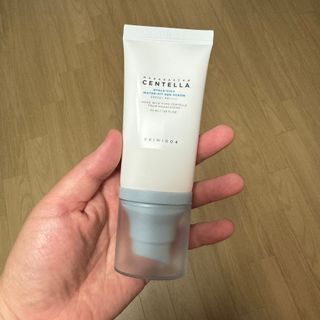 [스킨1004] 마다가스카르 센텔라 히알루-시카 워터핏 선세럼 50ml — 5점을 준 리뷰어가 2024년 5월 올린 사용 사진