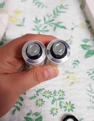 멈칫(MUMCHIT) 넥퍼퓸 NECKPERFUME 2가지 향 — 5점을 준 리뷰어가 2021년 11월 올린 사용 사진