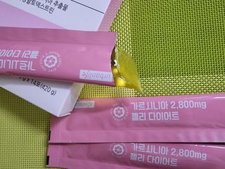 주식회사 얼굴반쪽 [얼굴반쪽 가르시니아 2,800mg] x 14포 1주 젤리 다이어트 보조제 체지방감소 — 3점을 준 리뷰어가 2021년 10월 올린 사용 사진