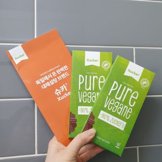 당류2g 자일리톨로 단맛을낸 슈카 퓨어비건 무설탕초콜릿 Xucker vegan 2개입 — 5점을 준 리뷰어가 2021년 4월 올린 사용 사진