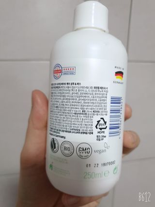mom e 맘이 내추럴 베이비 케어 샴푸앤바스+로션 — 4.5점을 준 리뷰어가 2021년 1월 올린 사용 사진