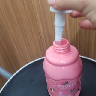 [후르디아] 복숭아 바디워시+바디에센스 세트 — 5점을 준 리뷰어가 2021년 9월 올린 사용 사진