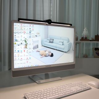 TOMO GRAPHY 나 있을땐 환한 조명 나 없을땐 확실한 살균 ★ DESK LIGHT & STERILIZER [ON] ★ — 5점을 준 리뷰어가 2021년 11월 올린 사용 사진