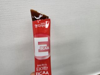 [인디닥터] 타이탄 BCAA 프로틴 젤리스틱 — 4점을 준 리뷰어가 2022년 6월 올린 사용 사진