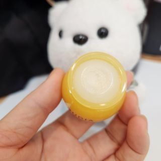 틱톡 [후르디아] 튼입술해결템 올리브영 블루베리 하이드레이팅 허니 립밤 — 5점을 준 리뷰어가 2023년 12월 올린 사용 사진