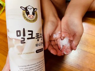 [과일나라] 대용량 밀크퐁당 바디로션+바디워시 2종 — 5점을 준 리뷰어가 2021년 10월 올린 사용 사진