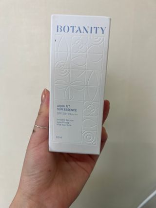 보타니티 촉촉수분자차 아쿠아핏 선 에센스 50ml + 보송톤업자차 징크 선 로션 50ml SPF50+ PA++++ (4/25) — 5점을 준 리뷰어가 2022년 4월 올린 사용 사진