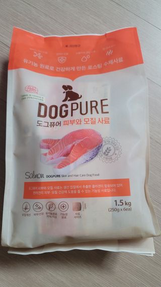 도그퓨어 피부와모질/혼합유산균/글루코사민 유기농 로스팅 사료 — 5점을 준 리뷰어가 2021년 9월 올린 사용 사진