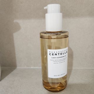스킨1004 [SKIN1004] 마다가스카르 센텔라 라이트 클렌징 오일 200ml — 5점을 준 리뷰어가 2024년 7월 올린 사용 사진