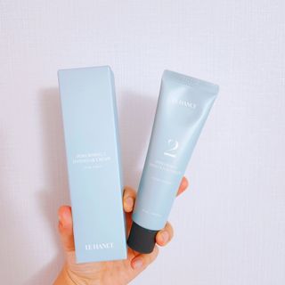 르핸스 퍼포밍 2 핸드&네일 비반트포렛/베티버포그 — 5점을 준 리뷰어가 2022년 12월 올린 사용 사진