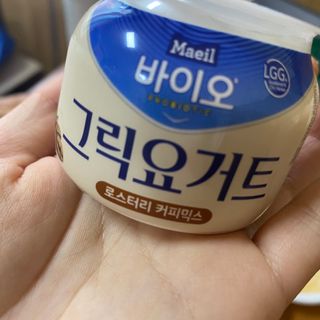 매일바이오 그릭요거트 오리지널 플레인 4개, 로스터리 커피믹스 4개 — 5점을 준 리뷰어가 2021년 12월 올린 사용 사진