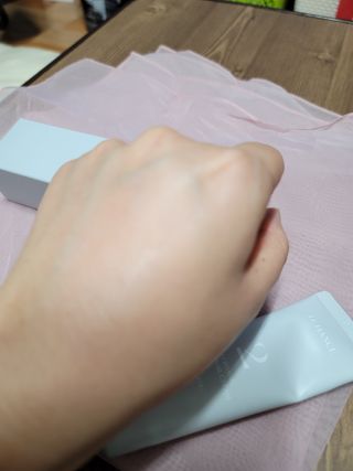 르핸스 퍼포밍 2 핸드&네일 비반트포렛/베티버포그 — 5점을 준 리뷰어가 2023년 1월 올린 사용 사진
