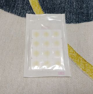 올리브영 엘라밴드 하이드로 도트 스팟패치 12mm, 티트리 — 5점을 준 리뷰어가 2022년 10월 올린 사용 사진