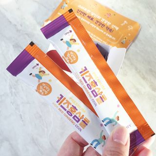 베거스코리아 [콜리케어] 키즈 홍삼콜리 딸기맛 14포 — 5점을 준 리뷰어가 2021년 5월 올린 사용 사진