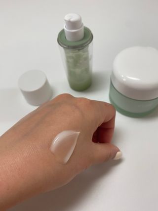김정문알로에 큐어 큐어 알로에 리프레쉬 젤리 세럼, 큐어 알로에 하이드로 젤리 크림 — 5점을 준 리뷰어가 2021년 4월 올린 사용 사진