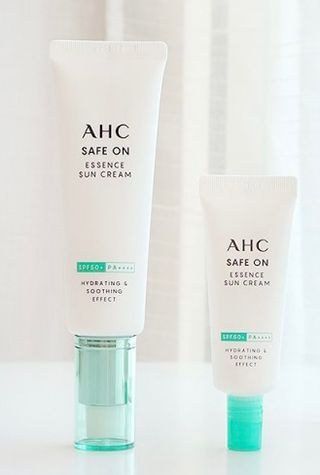 [AHC] 세이프온 에센스 선크림 올리브영 스페셜 증정 기획세트 — 5점을 준 리뷰어가 2022년 6월 올린 사용 사진