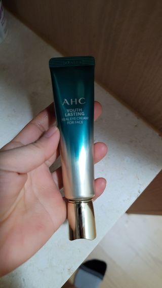 [NEW 탄력유턴 아이크림] AHC 유스 래스팅 리얼 아이크림 포 페이스 — 5점을 준 리뷰어가 2021년 2월 올린 사용 사진