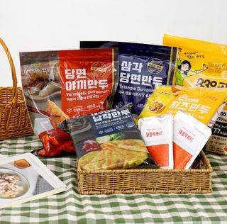 (주)성경순만두 곤약만두.콘치즈만두,삼각당면만두,당면 야끼만두,대구전통 납작만두,떡뽁이 매콤소스,달콤소스 — 5점을 준 리뷰어가 2023년 4월 올린 사용 사진
