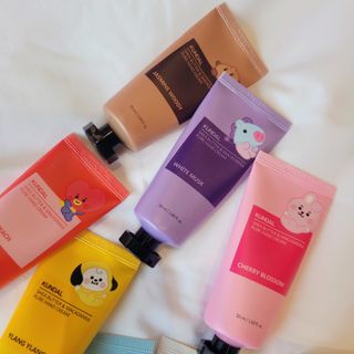 쿤달 BT21 시어버터 앤 마카다미아 퓨어 핸드크림 50ml 7구 기프트 세트 — 5점을 준 리뷰어가 2021년 3월 올린 사용 사진