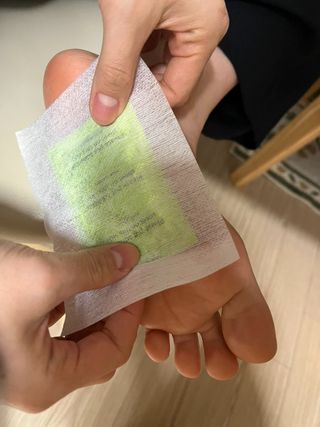 [레제르] 아로마 수액패치 발패치 30매입 -라벤더향/유칼립투스향/대나무향 — 4점을 준 리뷰어가 2022년 10월 올린 사용 사진
