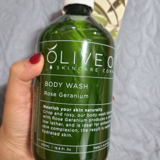 올리브 오일 스킨케어 컴퍼니 [OOSC] 향기로운 보습 로즈 제라늄 바디워시 500ml — 5점을 준 리뷰어가 2021년 5월 올린 사용 사진