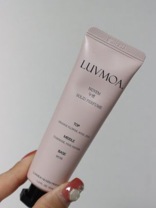 러브모아 향수 고체향수 승무원 고체향수 바르는 향수 니치향수 도손 우드세이지 앤 씨솔트 — 5점을 준 리뷰어가 2022년 11월 올린 사용 사진