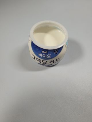 매일바이오 그릭요거트 오리지널 플레인 4개, 로스터리 커피믹스 4개 — 5점을 준 리뷰어가 2021년 12월 올린 사용 사진