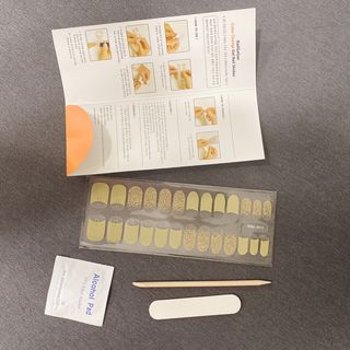 [네일가게] 햇빛에 닿으면 색이 변하는 신기한 햇살 반전 네일스티커_B — 5점을 준 리뷰어가 2021년 8월 올린 사용 사진