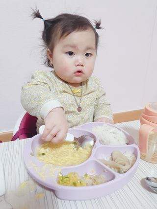 유비맘 캐릭터 실리콘 흡착 식판_색상 랜덤발송 — 5점을 준 리뷰어가 2021년 2월 올린 사용 사진