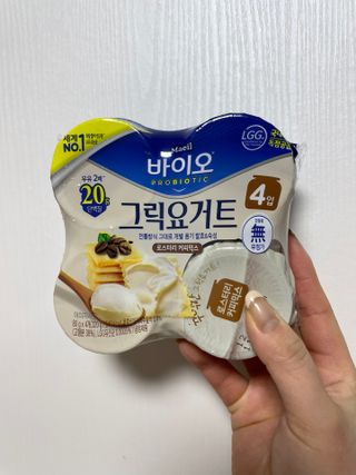 매일바이오 그릭요거트 오리지널 플레인 4개, 로스터리 커피믹스 4개 — 4.5점을 준 리뷰어가 2021년 12월 올린 사용 사진