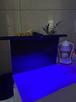 TOMO GRAPHY 나 있을땐 환한 조명 나 없을땐 확실한 살균 ★ DESK LIGHT & STERILIZER [ON] ★ — 4점을 준 리뷰어가 2021년 11월 올린 사용 사진