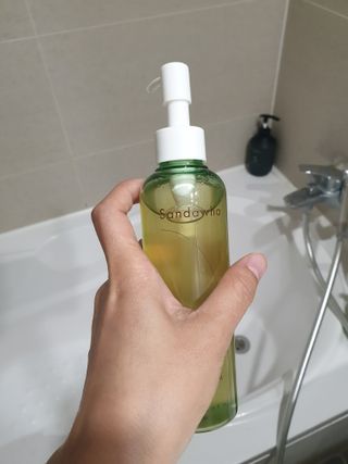 스킨큐어 산다화 순한 클렌징 동백 오일 200ml — 5점을 준 리뷰어가 2023년 4월 올린 사용 사진