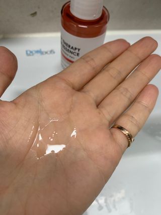 썸헤어 / SUMHAIR 썸헤어 실키 테라피 헤어 에센스 — 5점을 준 리뷰어가 2021년 4월 올린 사용 사진