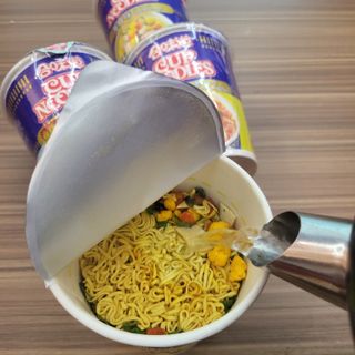 NISSIN 닛신 컵누들  4종 - 씨푸드오리지날, 씨푸드 스파이시, 씨푸드 커리, 씨푸드 XO소스 — 5점을 준 리뷰어가 2022년 11월 올린 사용 사진
