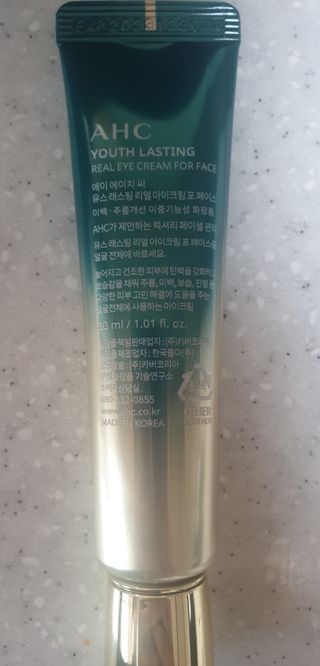 [NEW 탄력유턴 아이크림] AHC 유스 래스팅 리얼 아이크림 포 페이스 — 5점을 준 리뷰어가 2021년 4월 올린 사용 사진