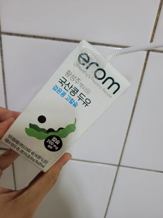 이롬 erom 황성주박사의 국산콩 두유 검은콩 고칼슘 — 4.5점을 준 리뷰어가 2020년 12월 올린 사용 사진