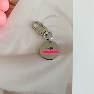 컴바이유 써지컬 각인 키링 [반려동물 인식표, 커플 키링, 가족 키링] — 5점을 준 리뷰어가 2022년 3월 올린 사용 사진