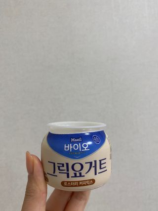 매일바이오 그릭요거트 오리지널 플레인 4개, 로스터리 커피믹스 4개 — 5점을 준 리뷰어가 2021년 12월 올린 사용 사진