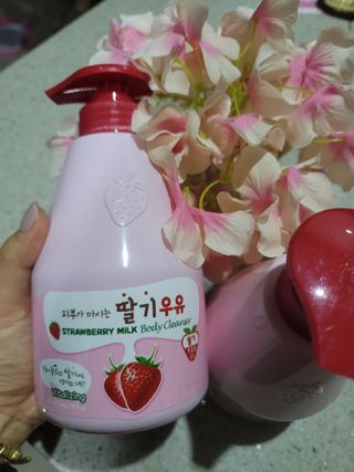 [과일나라] 피부가 마시는 딸기우유 바디클렌저&바디로션 — 5점을 준 리뷰어가 2022년 2월 올린 사용 사진