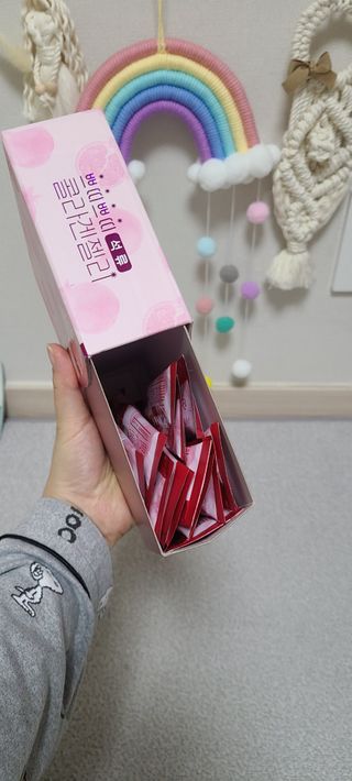 헬스업_쁘띠쁘띠석류콜라겐젤리_20g x 14포 — 5점을 준 리뷰어가 2021년 2월 올린 사용 사진