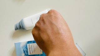 [스킨1004] 마다가스카르 센텔라 히알루-시카 워터핏 선세럼 50ml — 5점을 준 리뷰어가 2024년 5월 올린 사용 사진