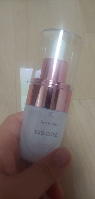 나우 [리브엠] 123억개 엑소좀으로 채운 눈부신 광채, 엑소코어 화이트닝 텐션 앰플 — 5점을 준 리뷰어가 2023년 10월 올린 사용 사진