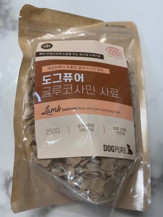 도그퓨어 피부와모질/혼합유산균/글루코사민 유기농 로스팅 사료 — 5점을 준 리뷰어가 2021년 9월 올린 사용 사진