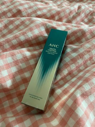 [NEW 탄력유턴 아이크림] AHC 유스 래스팅 리얼 아이크림 포 페이스 — 5점을 준 리뷰어가 2021년 4월 올린 사용 사진