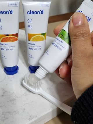 주식회사 클린디 [클린디] 파우치에 쏙 넣어 밖에서도 치아건강🦷 챙기기 [맞춤 칫솔 + 치약  + 파우치 구성] — 5점을 준 리뷰어가 2021년 12월 올린 사용 사진