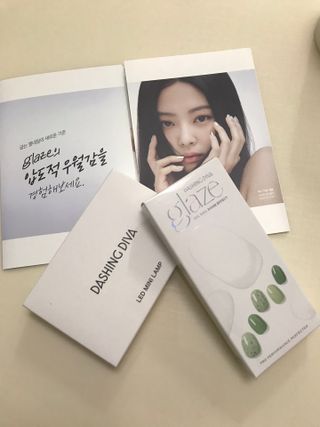 데싱디바 글레이즈 젤네일 스노쿨링 네일_5종 중 택 1 — 4점을 준 리뷰어가 2021년 8월 올린 사용 사진