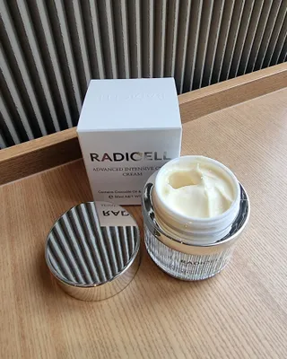 소담스퀘어 상암 라디셀 인텐시브 큐어 크림 50ml — 5점을 준 리뷰어가 2022년 11월 올린 사용 사진